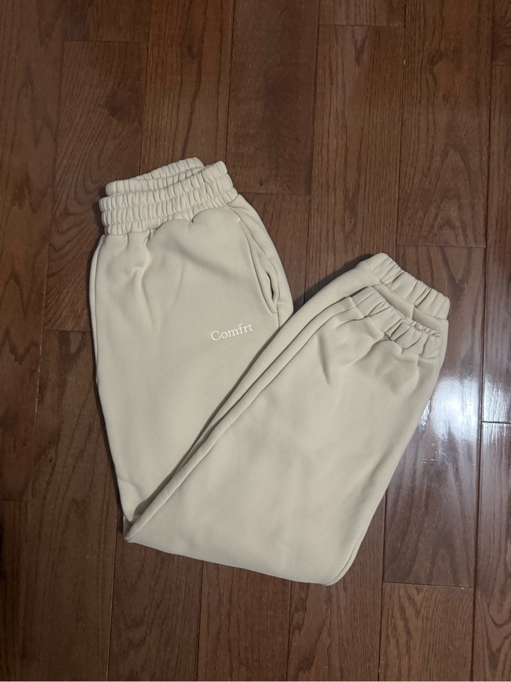 Comfrt Women's Ankle Jogger Pants in Cream